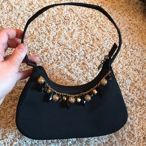 LIKE NEW MODA BLACK AND GOLD HAND PURSE